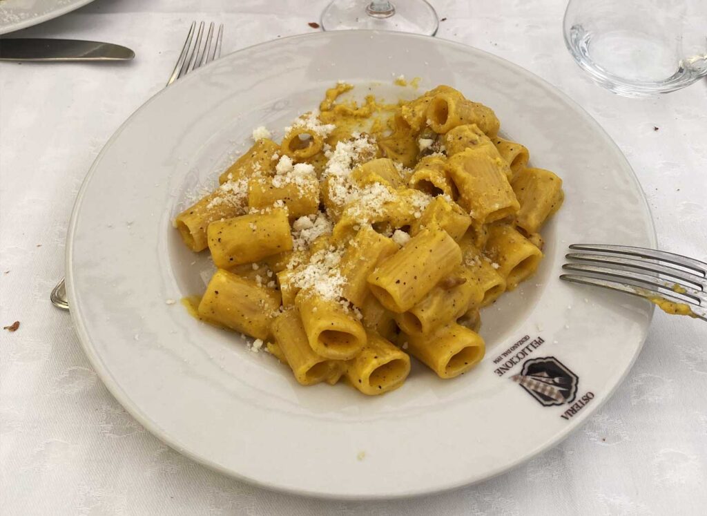 traditional-Roman-cuisine-authentic-food-carbonara-casa-tornasole