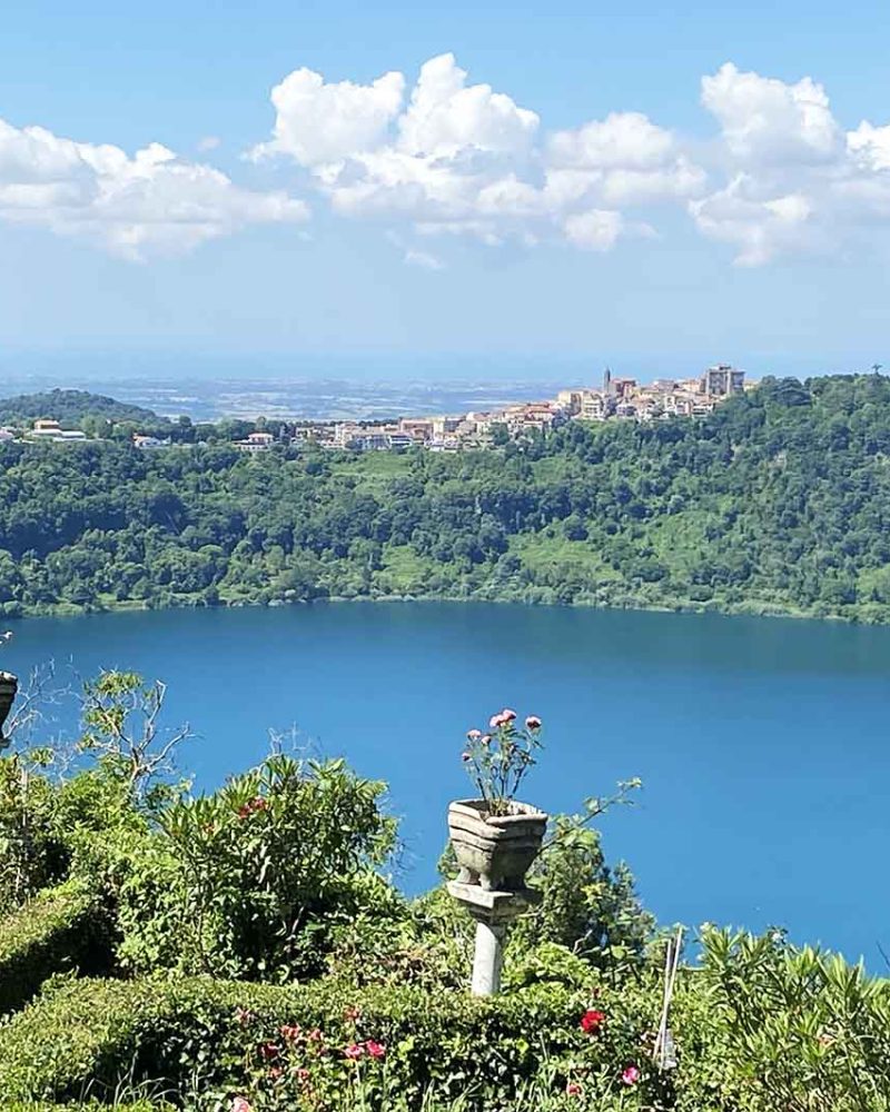 Genzano di roma visto da nemi